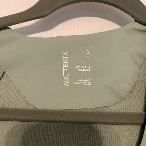 Arc’teryx Seafoam Green Top - Picture 3 of 4